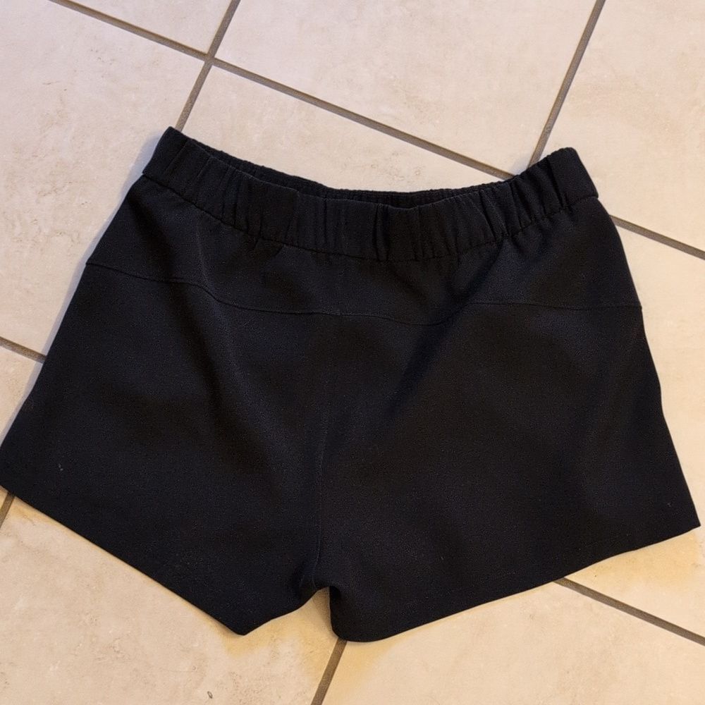 Lululemon On The Fly Short Black Travel Woven Fabric Wrinkle Resistant Size 10 - Picture 3 of 9